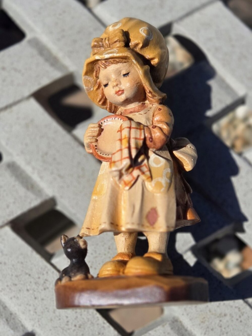 VTH ANRI Sarah Kay Wood Carving Helping Mother Girl Figurine Italy Hand Carved